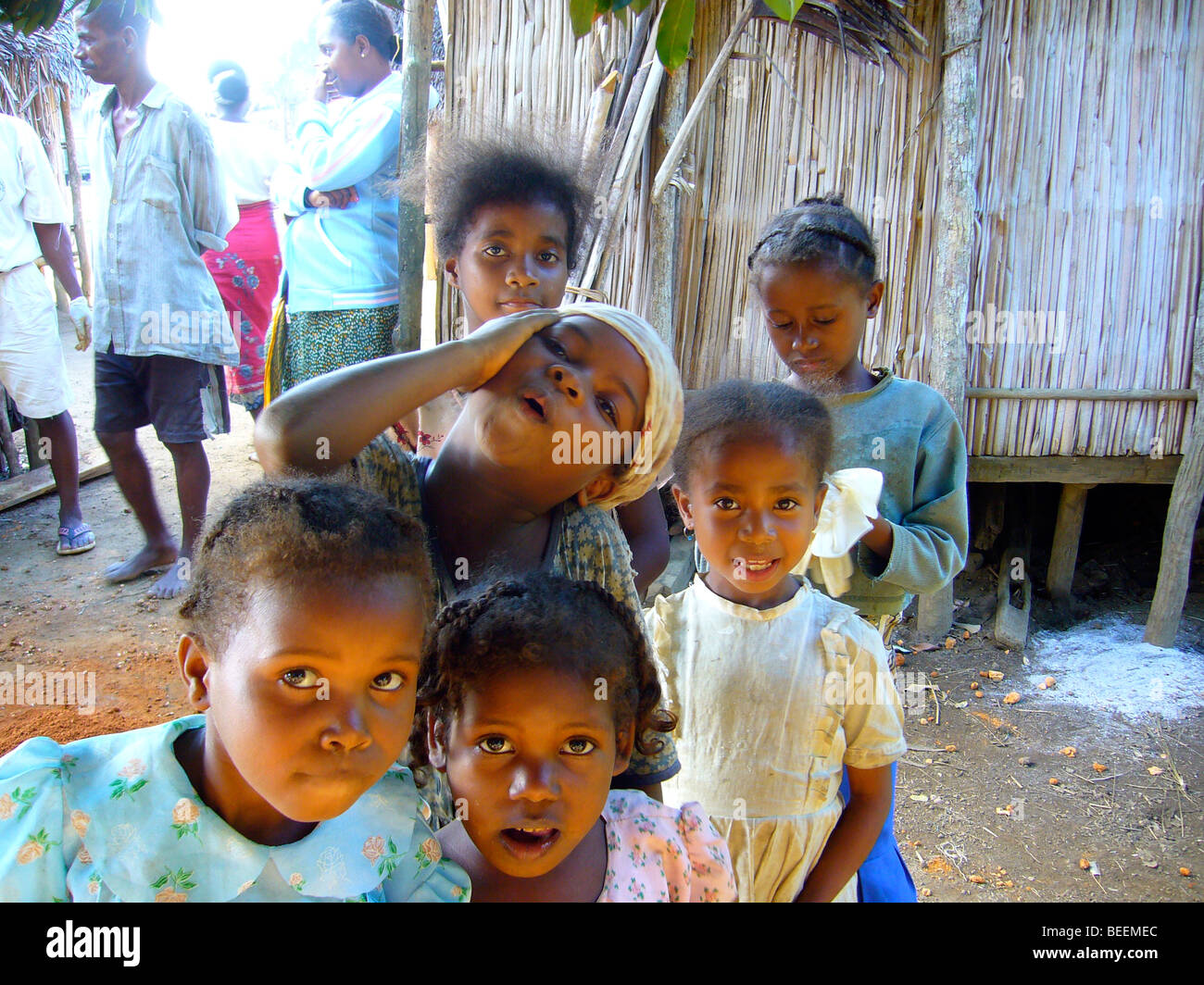 Madagascar - Niños de aldea Ebakika Foto de stock