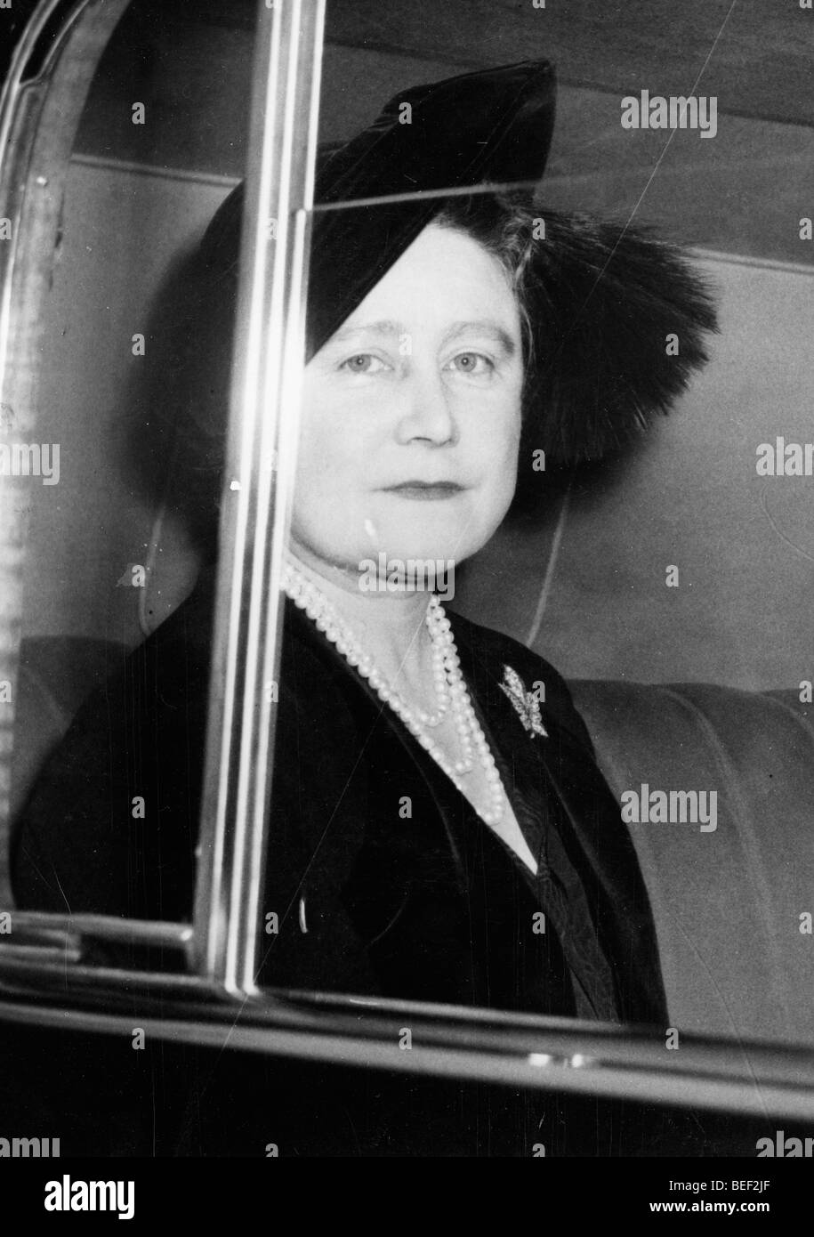 La reina madre, Elizabeth Bowes-Lyon, en la década de los 70's. Foto de stock