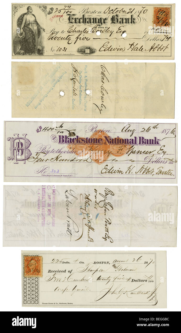 1870 y 1876 cheques bancarios, delantera y trasera, refrendada con sellos de Rentas Internas. 1870 Plus, un recibo de efectivo. Foto de stock