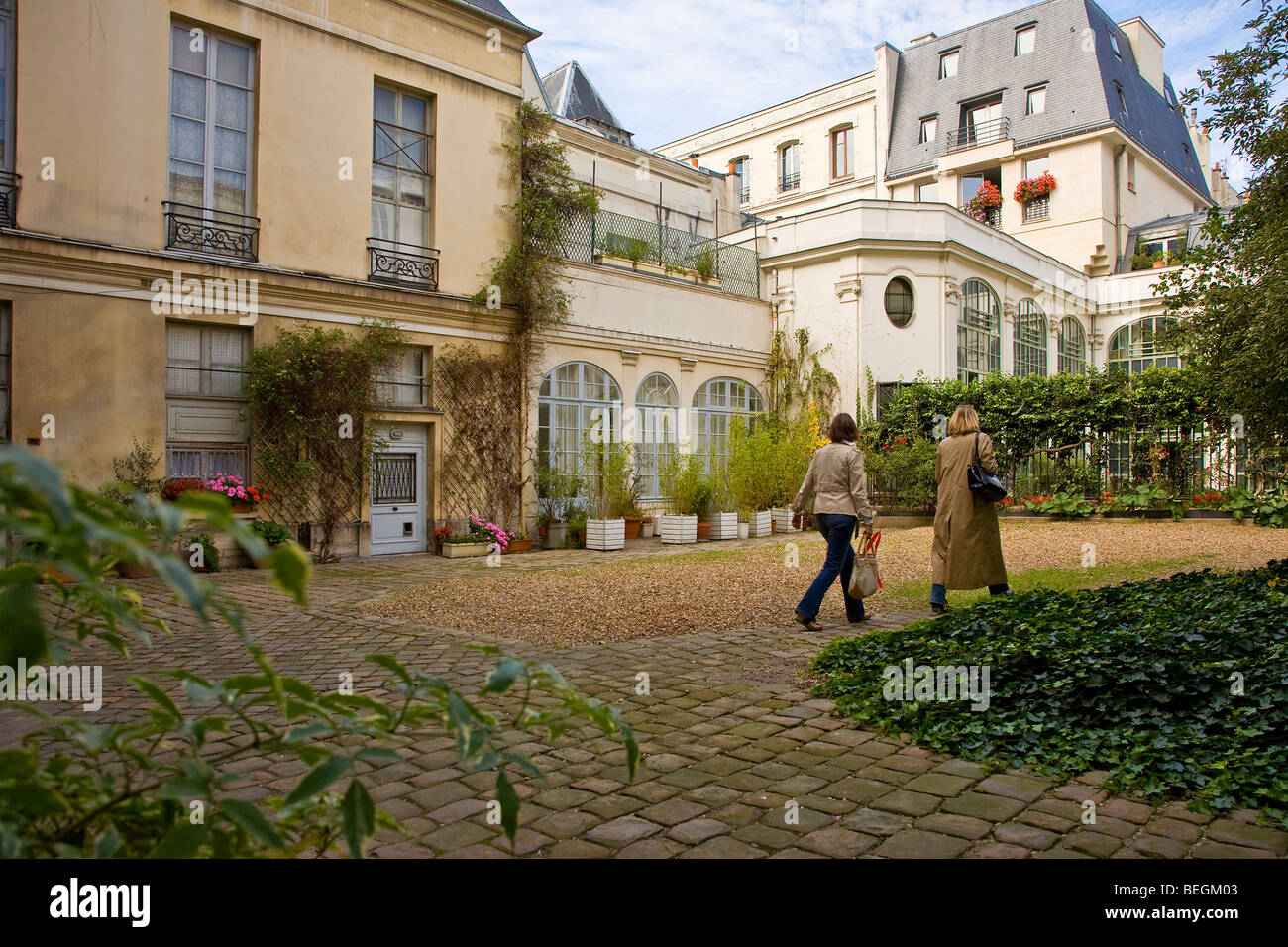 Patio en el barrio de Marais, París Foto de stock