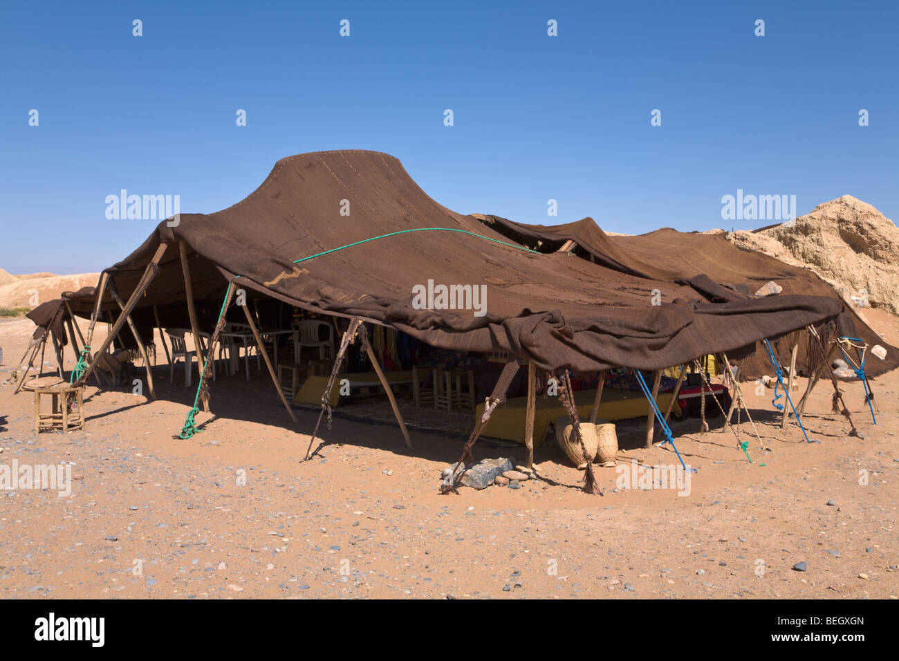 Tienda de pueblo nómada Marruecos Fotografía de stock - Alamy