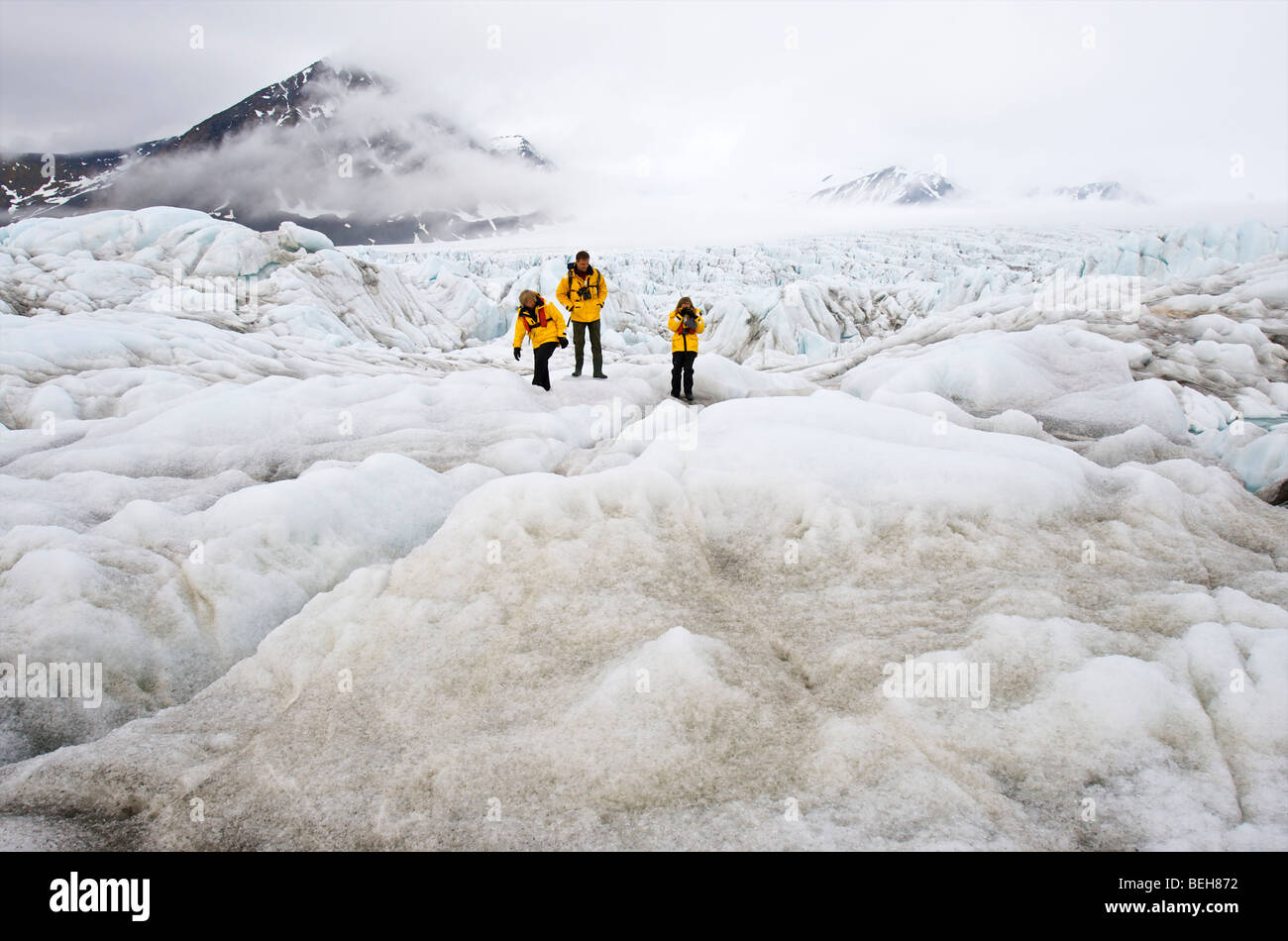 Spitsbergen, Svalbard, Hornsund, caminar sobre el glaciar Gashamna Foto de stock