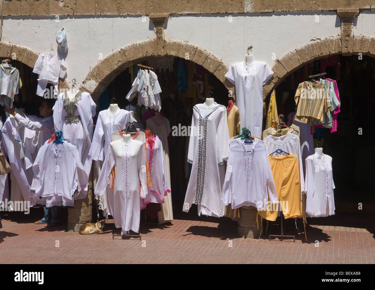 La tienda de ropa de mujer Essaouira Marruecos Foto de stock