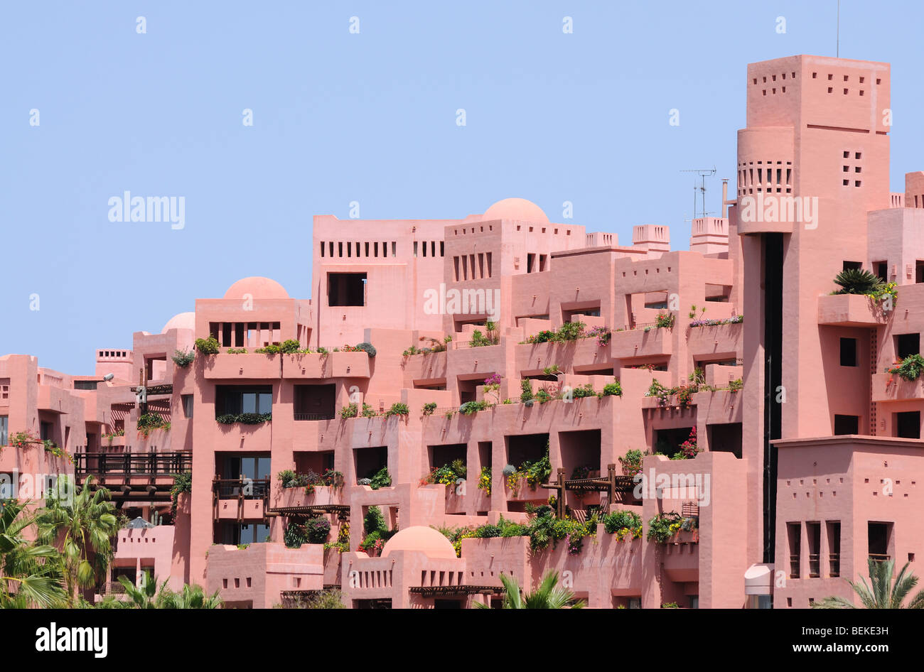 Edificio de estilo árabe en la isla canaria de Tenerife, España Foto de stock