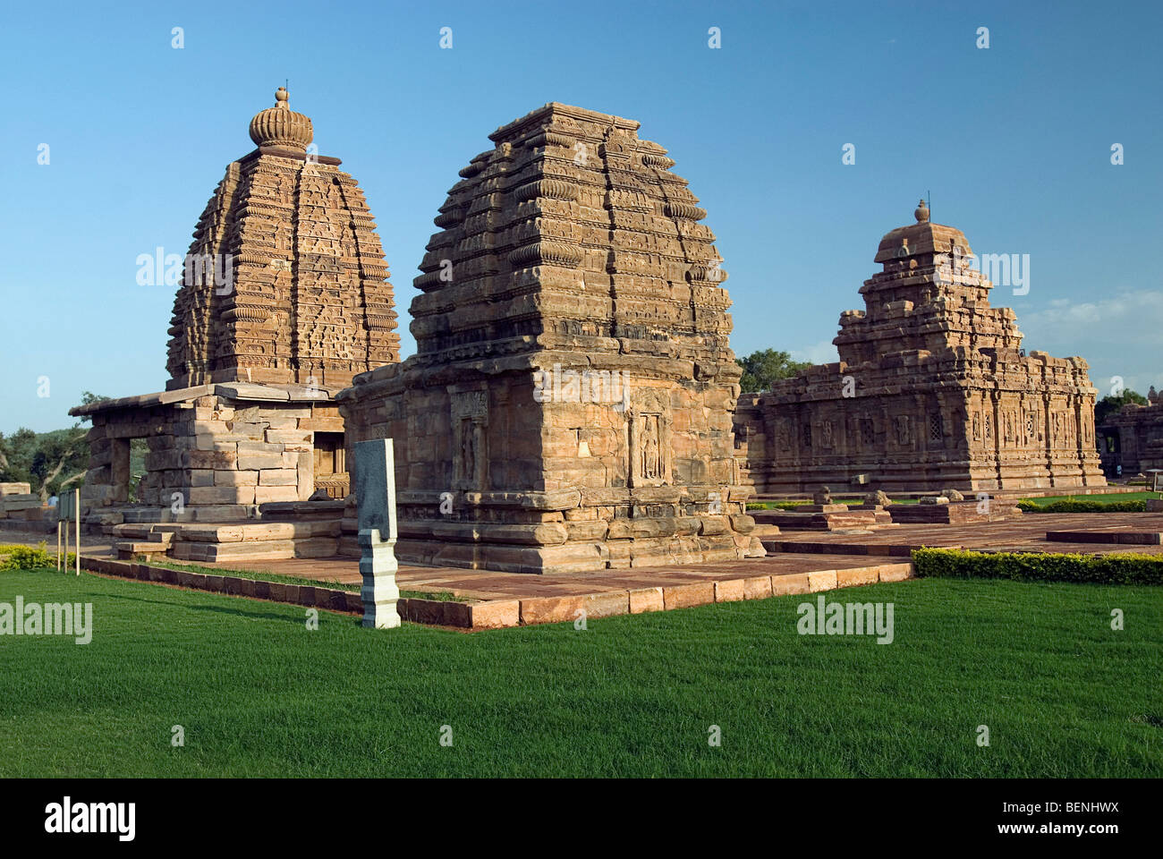 Y Sangameshwara Galaganatha Jambulingeswara templos construidos en el siglo 7º y 8º en la capital de la dinastía Chalukya Foto de stock