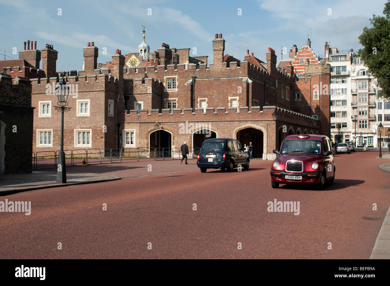 Marlborough Road con la vista lateral de St James's Palace, Westminster, London, SW1 Foto de stock