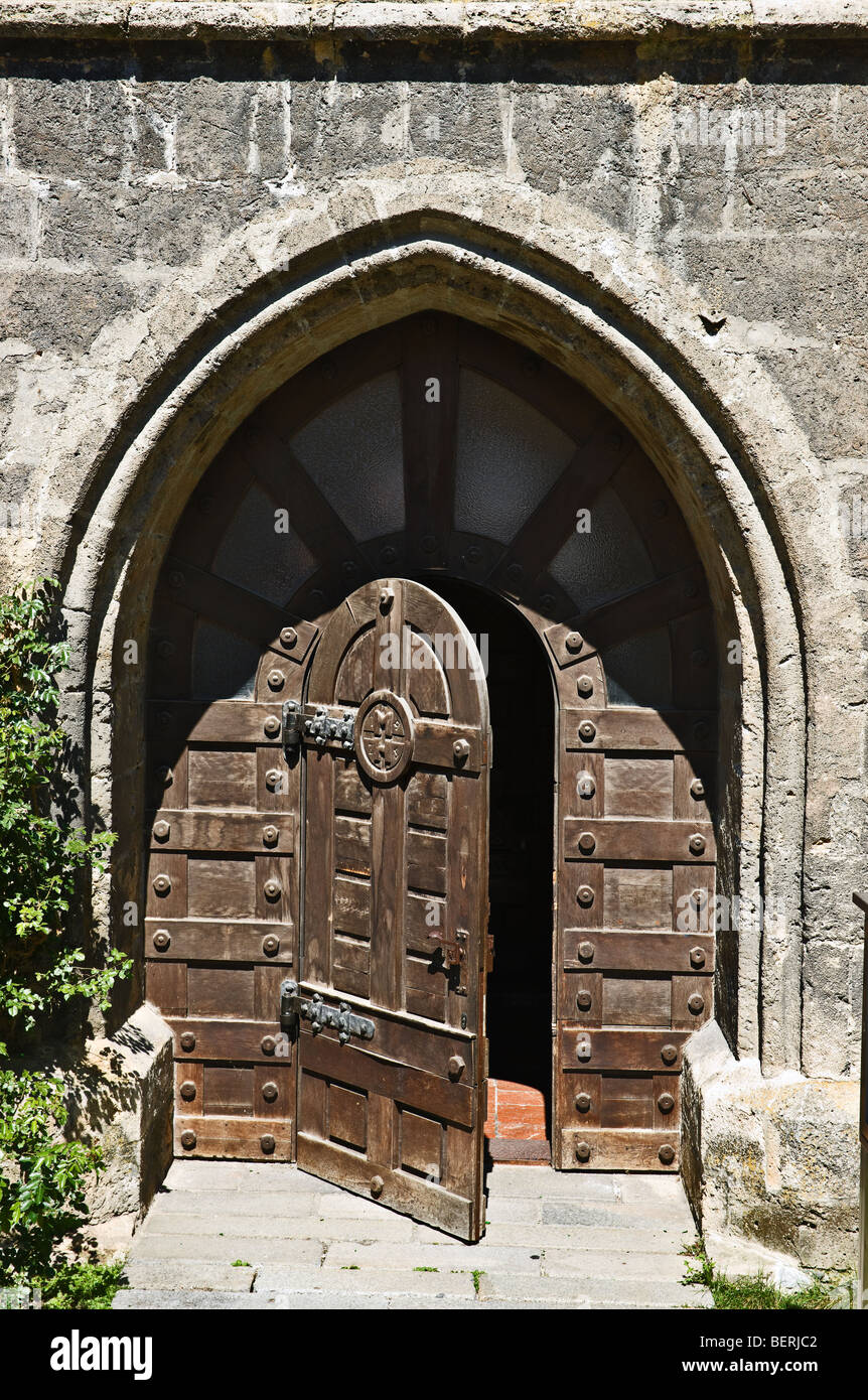 Puerta de la iglesia abierta fotografías e imágenes de alta resolución -  Alamy
