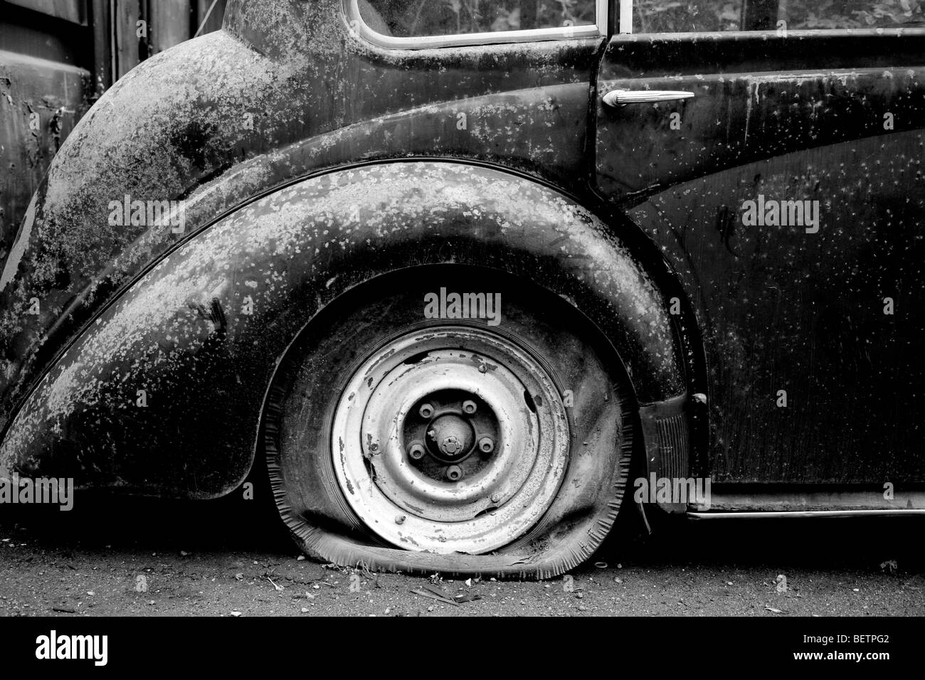Llanta de carro Imágenes de stock en blanco y negro - Alamy