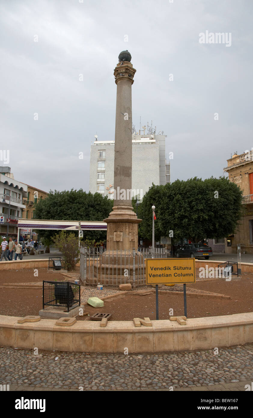 La columna en la plaza veneciana de Ataturk nicosia TRNC República turca del norte de Chipre Foto de stock