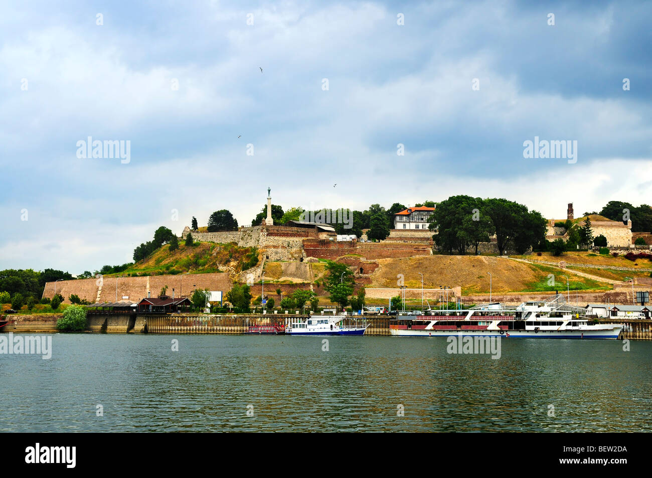 Fortaleza de Kalemegdan en Belgrado, visto desde el río Danubio Foto de stock