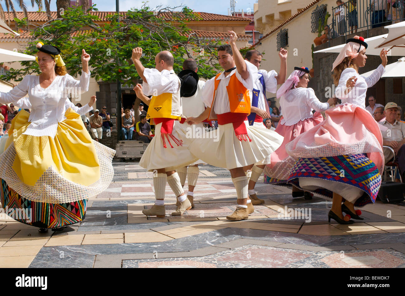 Bailarines en trajes tradicionales, Las Palmas, Gran Canaria, Islas Canarias, España Foto de stock