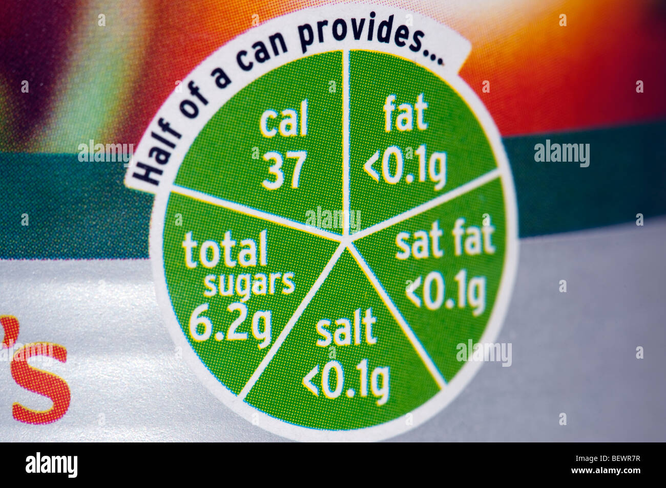 La información nutricional de una lata de tomates Foto de stock