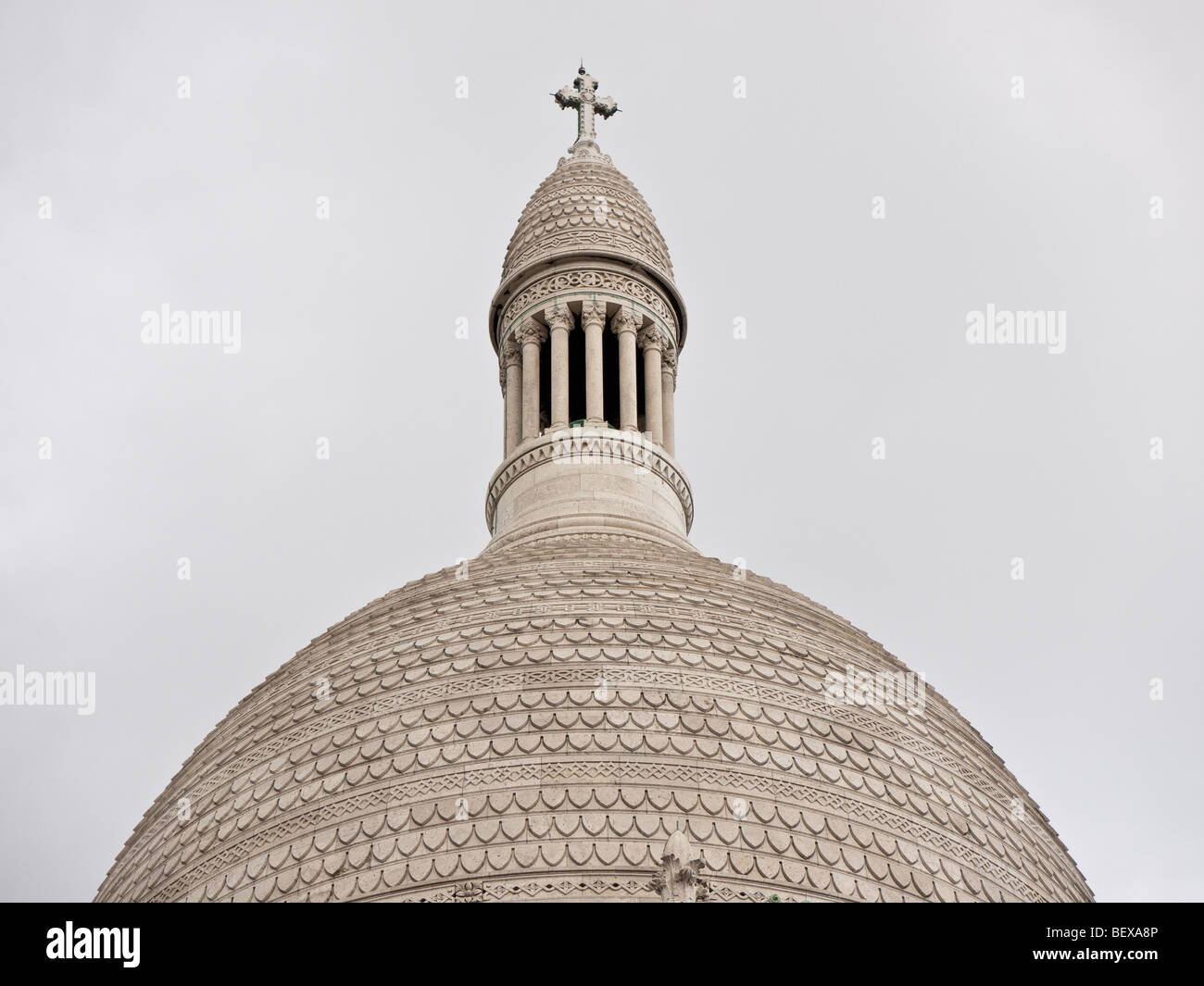 Domo principal ontop de Basilique du Sacré-Coeur París Francia Foto de stock