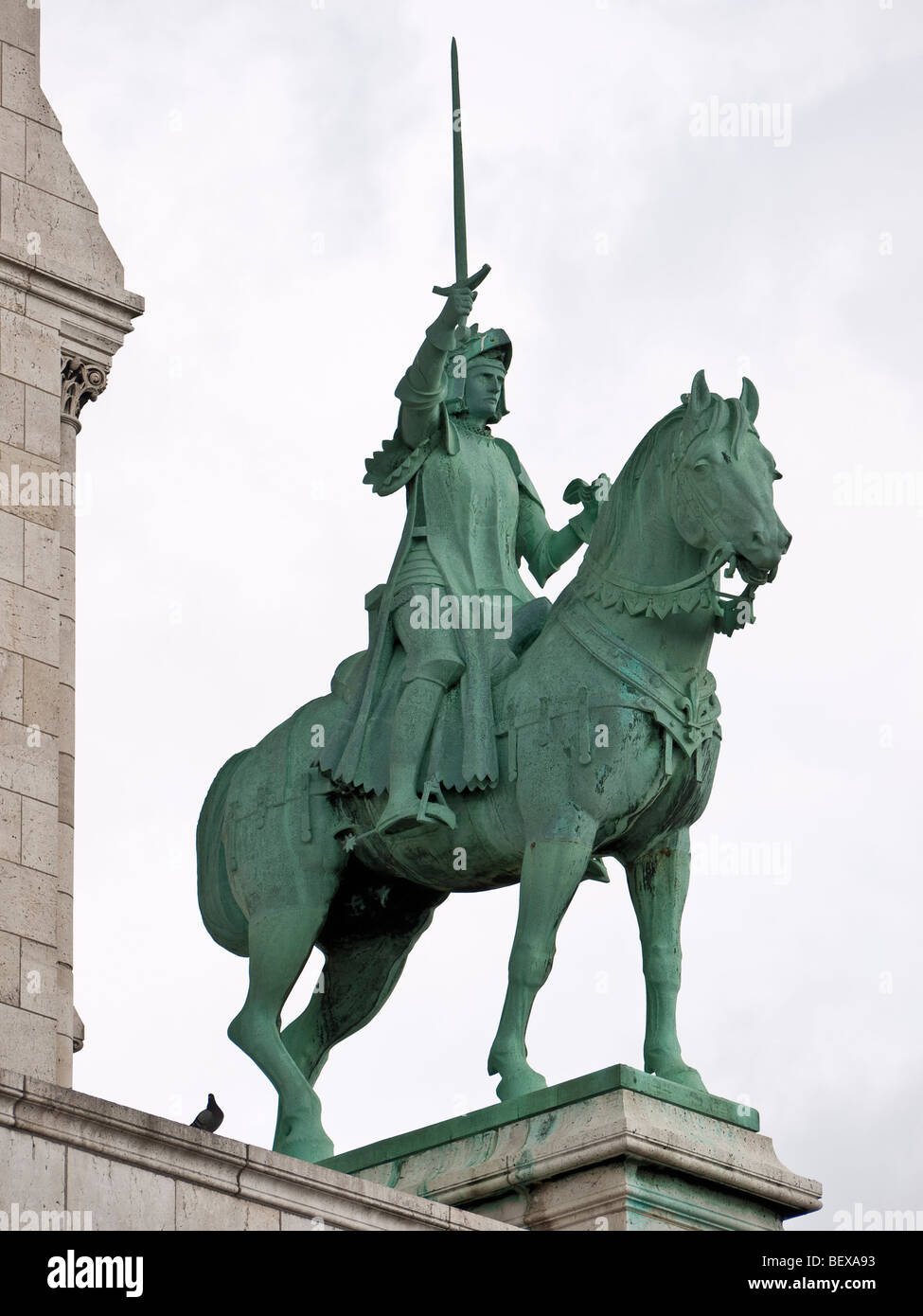 Estatua de Juana de Arco emitidos por H Lefèbvre. Basilique du Sacré-Coeur París Francia Foto de stock