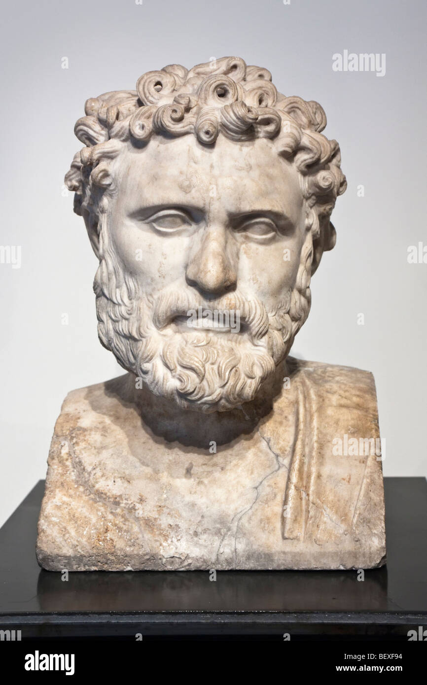 Retrato de un filósofo griego no identificados encontrados en la Villa de los Papiros. Museo Arqueológico Nacional de Nápoles. Foto de stock