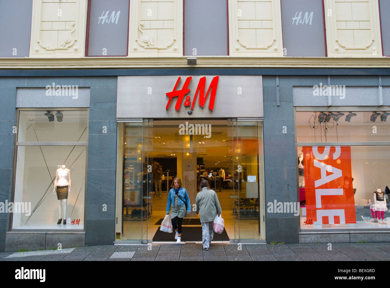 H&M tienda de ropa en el centro Gotemburgo, Suecia Europa Fotografía de stock - Alamy