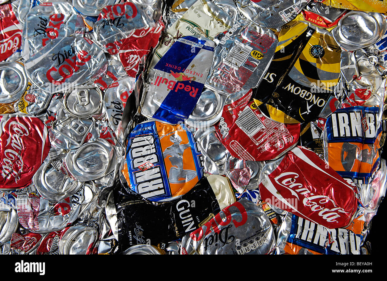 Reciclaje de latas de coca cola fotografías e imágenes de alta resolución -  Alamy