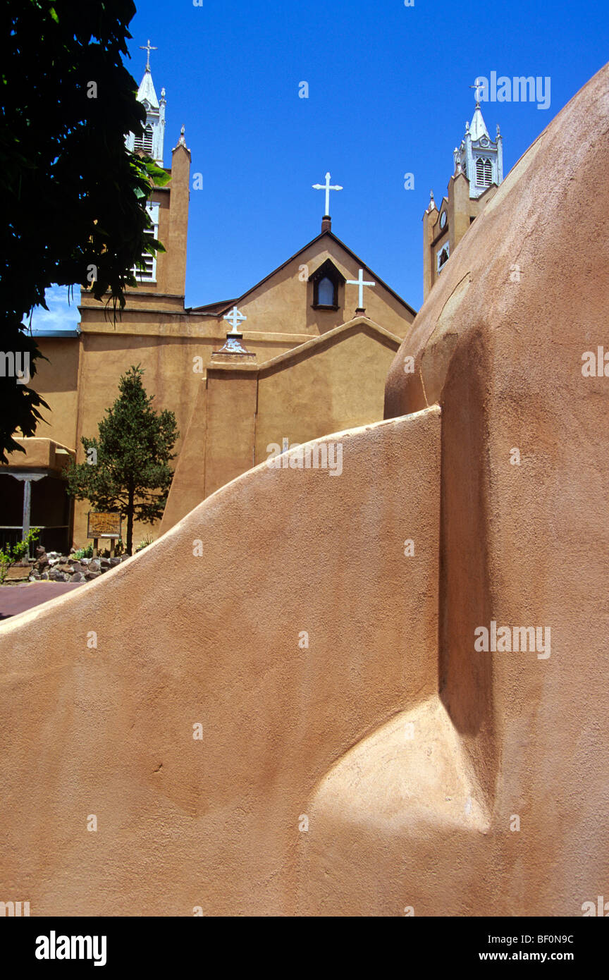 San Felipe de Neri es la iglesia más antigua del casco antiguo de la ciudad de Albuquerque, Nuevo México, EE.UU. Foto de stock