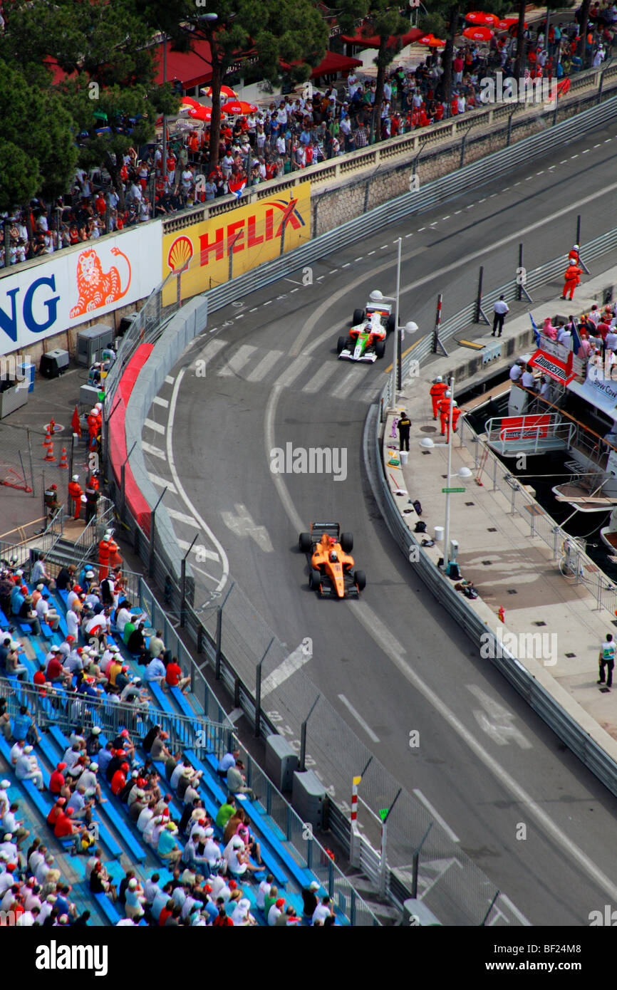 El abarrotado estadio de fórmula uno de Mónaco durante el Grand Prix Foto de stock