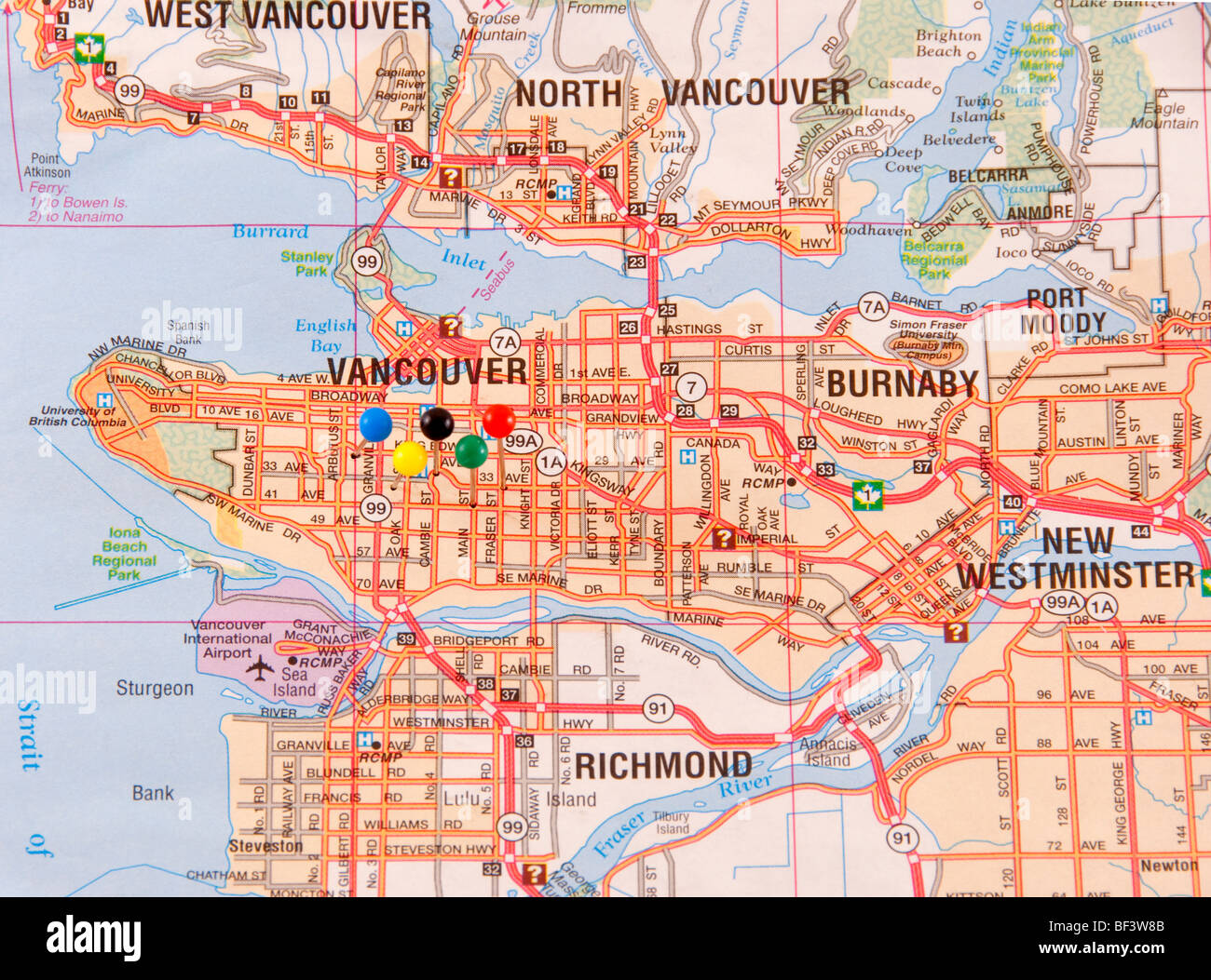 Un mapa de Vancouver con patillas de colores representando a Vancouver como ciudad anfitriona de los Juegos Olímpicos de Invierno de 2010 Foto de stock