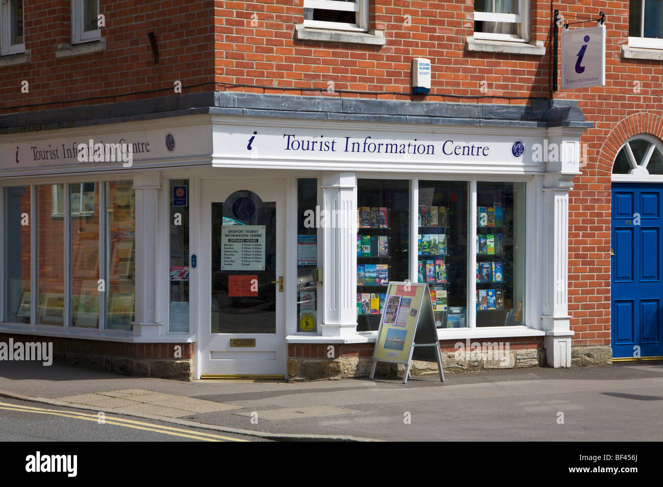 Información turística shop Bridport Dorset, Inglaterra Foto de stock