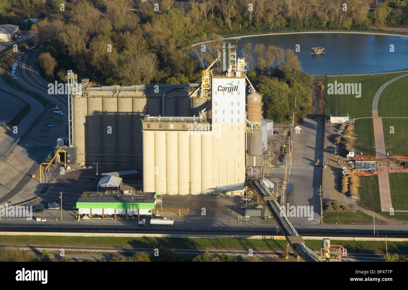 Una planta de granos de Cargill en el río Missouri en Saint Louis, MO, EE.UU. Foto de stock