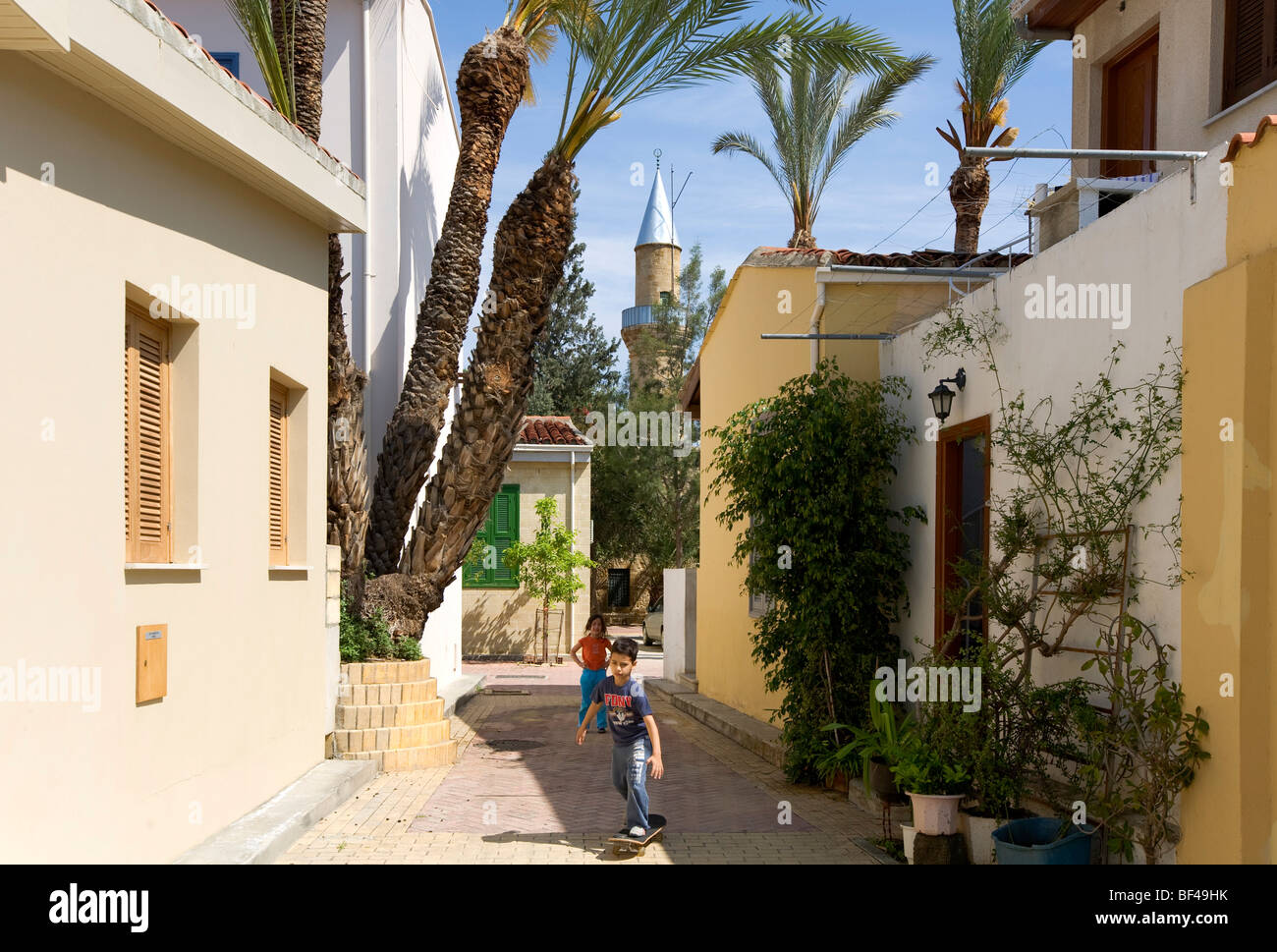 Barrio restaurado de la ciudad vieja, la mezquita, Nicosia, Chipre, Grecia, Europa Foto de stock