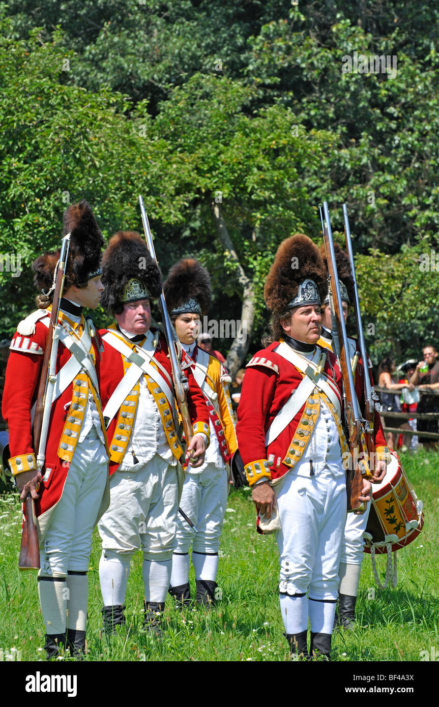 Redcoats británico - las murgas de la Guerra Revolucionaria americana (1770'S) era re-promulgación Foto de stock