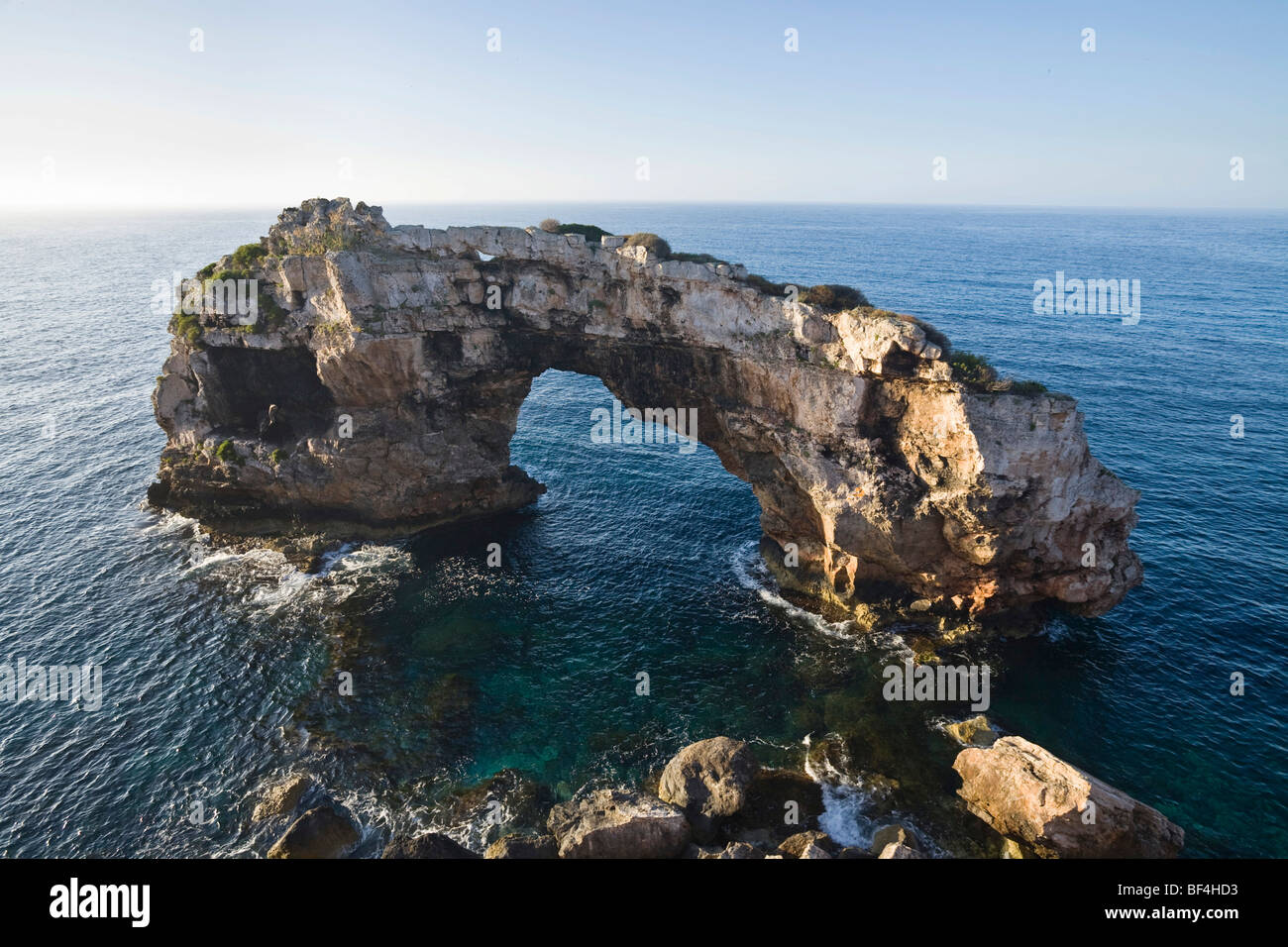 Arcada de Es Pontas, Bahía de Cala Santanyi, el Mar Mediterráneo, Mallorca, Islas Baleares, España, Europa Foto de stock
