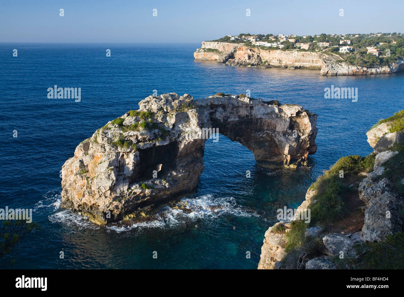 Arcada de Es Pontas, Bahía de Cala Santanyi, el Mar Mediterráneo, Mallorca, Islas Baleares, España, Europa Foto de stock