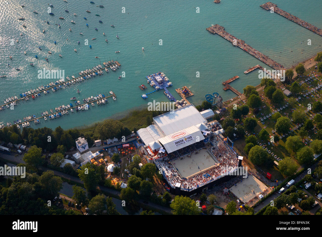 Grand Slam de voleibol de playa, fotografía aérea, Lago Woerthsee Klagenfurt, Carintia, Austria, Europa Foto de stock