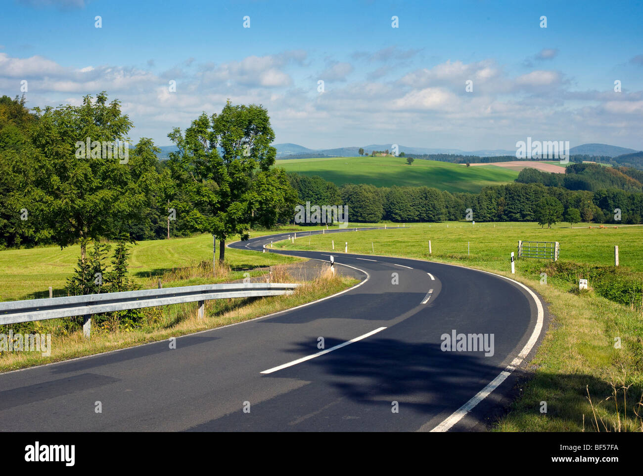 Serpenteantes carreteras, Alemania, Europa Foto de stock