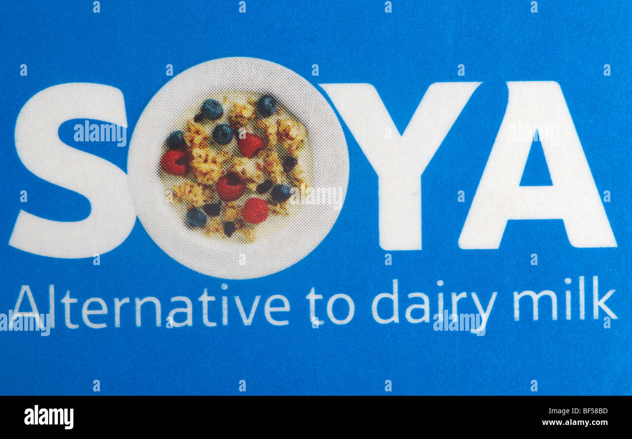 Alternativa a la leche de soja las etiquetas de los alimentos en el Reino Unido. En la UE la leche de soya no puede llamarse leche. Foto de stock