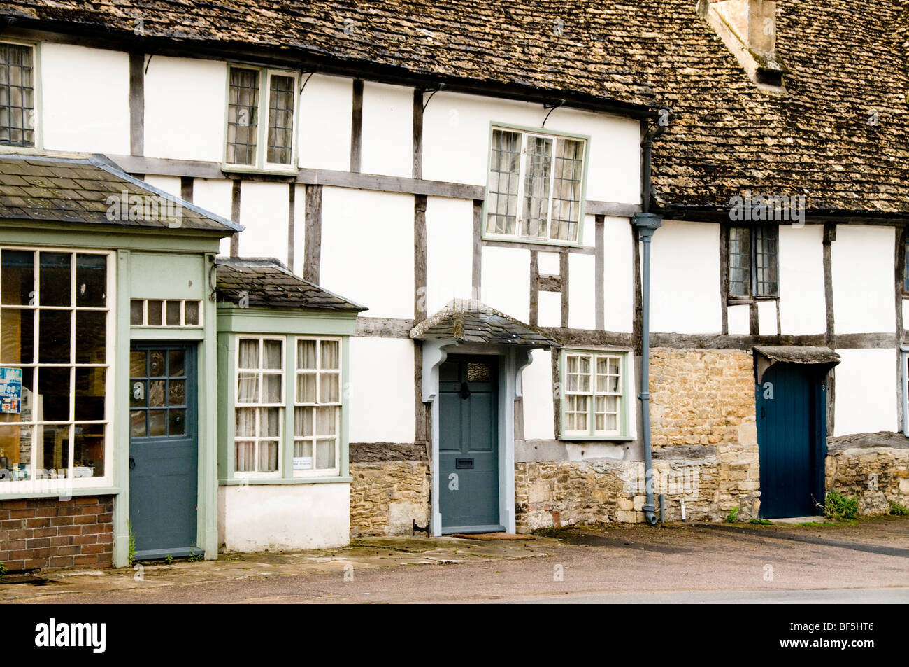 La mitad de la casa de marcos de madera, Lacock, Wiltshire, Cotswolds, REINO UNIDO Foto de stock