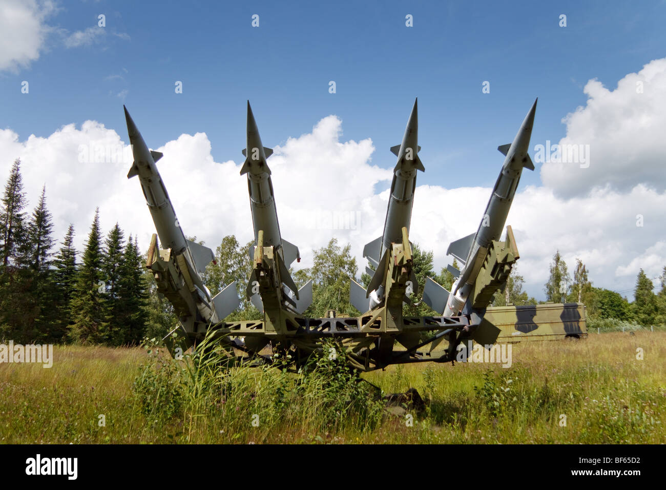 V-600 del Soviet Isayev misiles S-125 Pechora Neva/sistema de misiles tierra-aire montado en el lanzador cuádruple Foto de stock