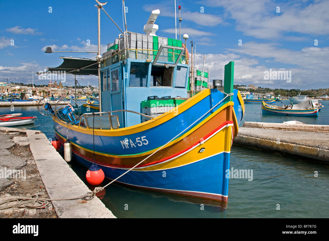 Malta Malta pueblo pesquero de Marsaxlokk Bay Boat Foto de stock