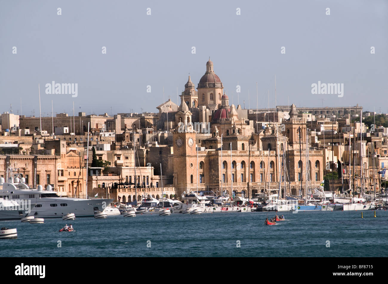 Malta Vittoriosa tres ciudades frente a Ciudad fortificada Valletta Foto de stock