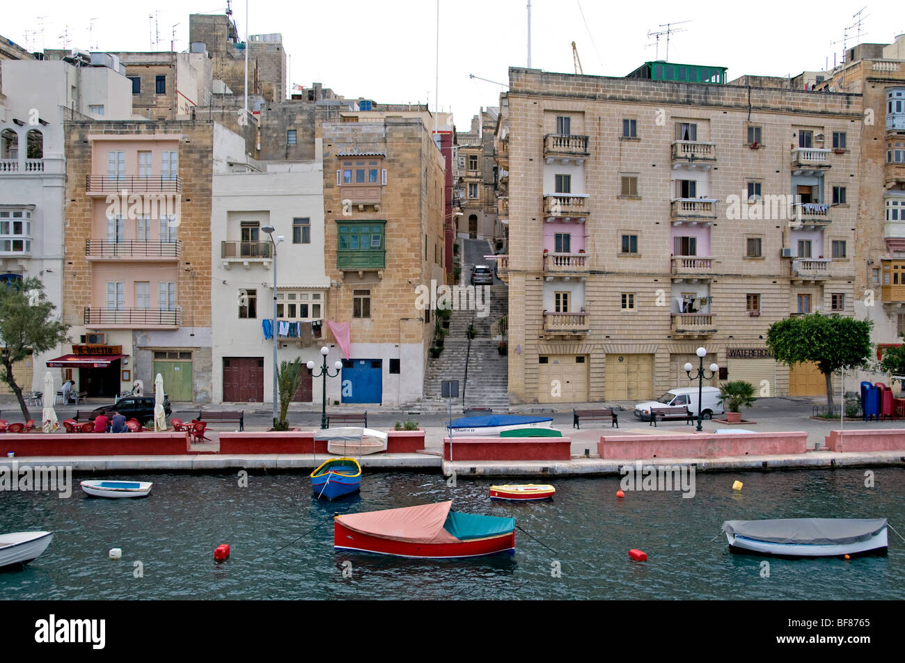 Malta Vittoriosa tres ciudades frente a Ciudad fortificada Valletta Foto de stock