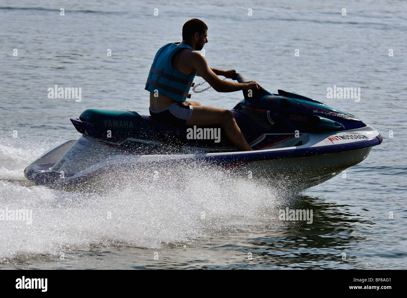 Montar moto acuática fotografías e imágenes de alta resolución - Alamy