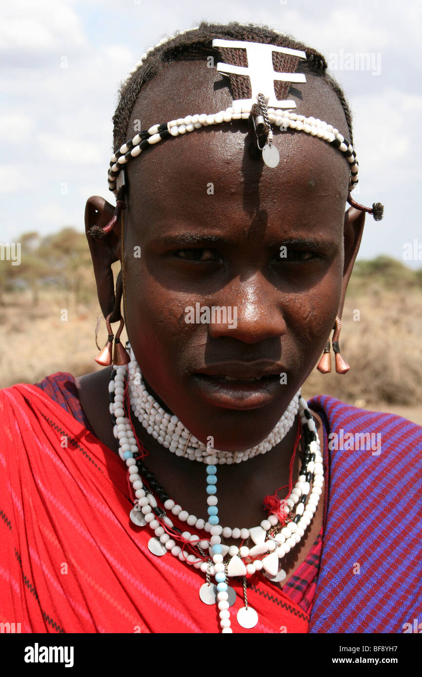 Retrato del hombre Masai en Engaruka Village, del Valle del Rift, Tanzania Foto de stock