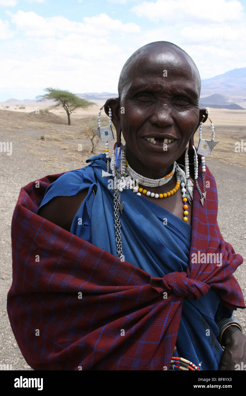 Retrato de mujer Masai cerca del Lago Natron, Tanzania Foto de stock