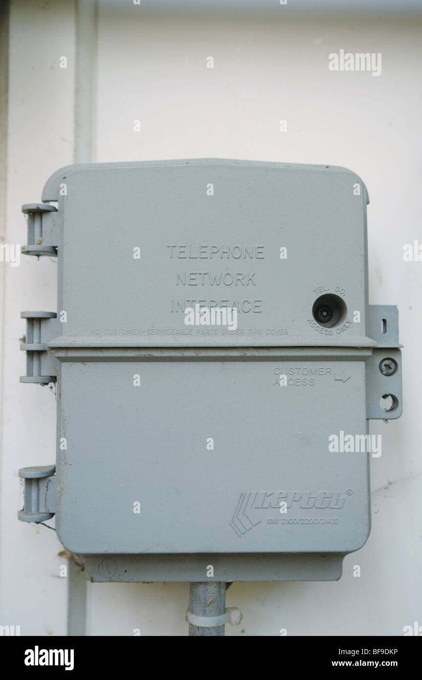 Interfaz de red telefónica o dispositivo NID, es una caja con un enchufe  modular utilizado para probar la línea exterior de una compañía telefónica  Fotografía de stock - Alamy