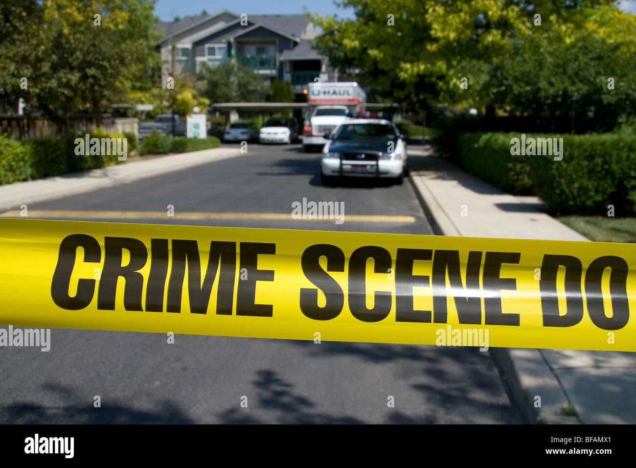 La policía alerta de cinta de la escena del crimen en contra de entrar en una zona de crimen en Boise, Idaho, USA. Foto de stock