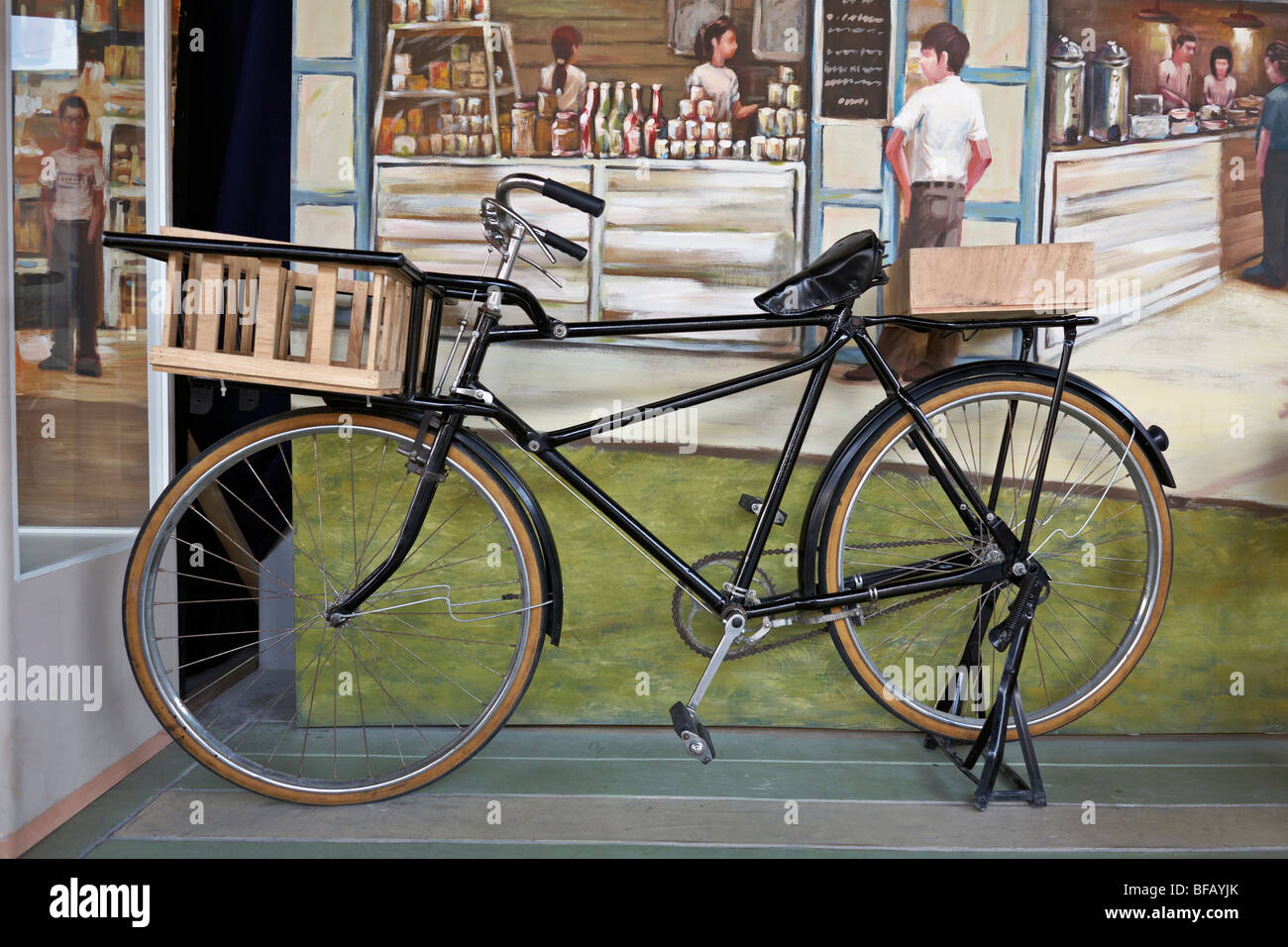 Bicicleta de época de los años 60 en exposición en una exposición de  patrimonio. Tailandia S. E. Asia Fotografía de stock - Alamy