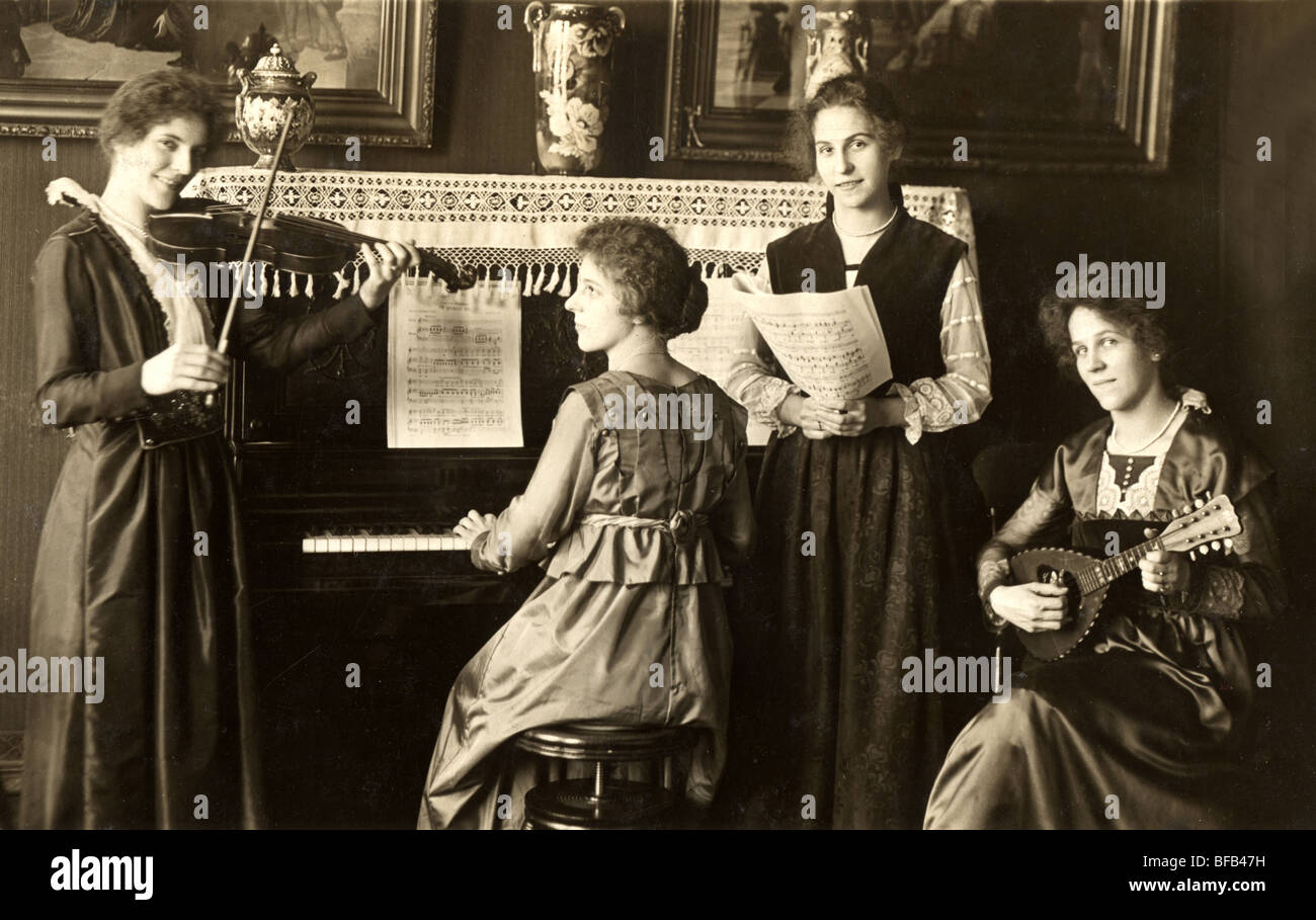 La mujer Ensemble cuarteto musical Foto de stock
