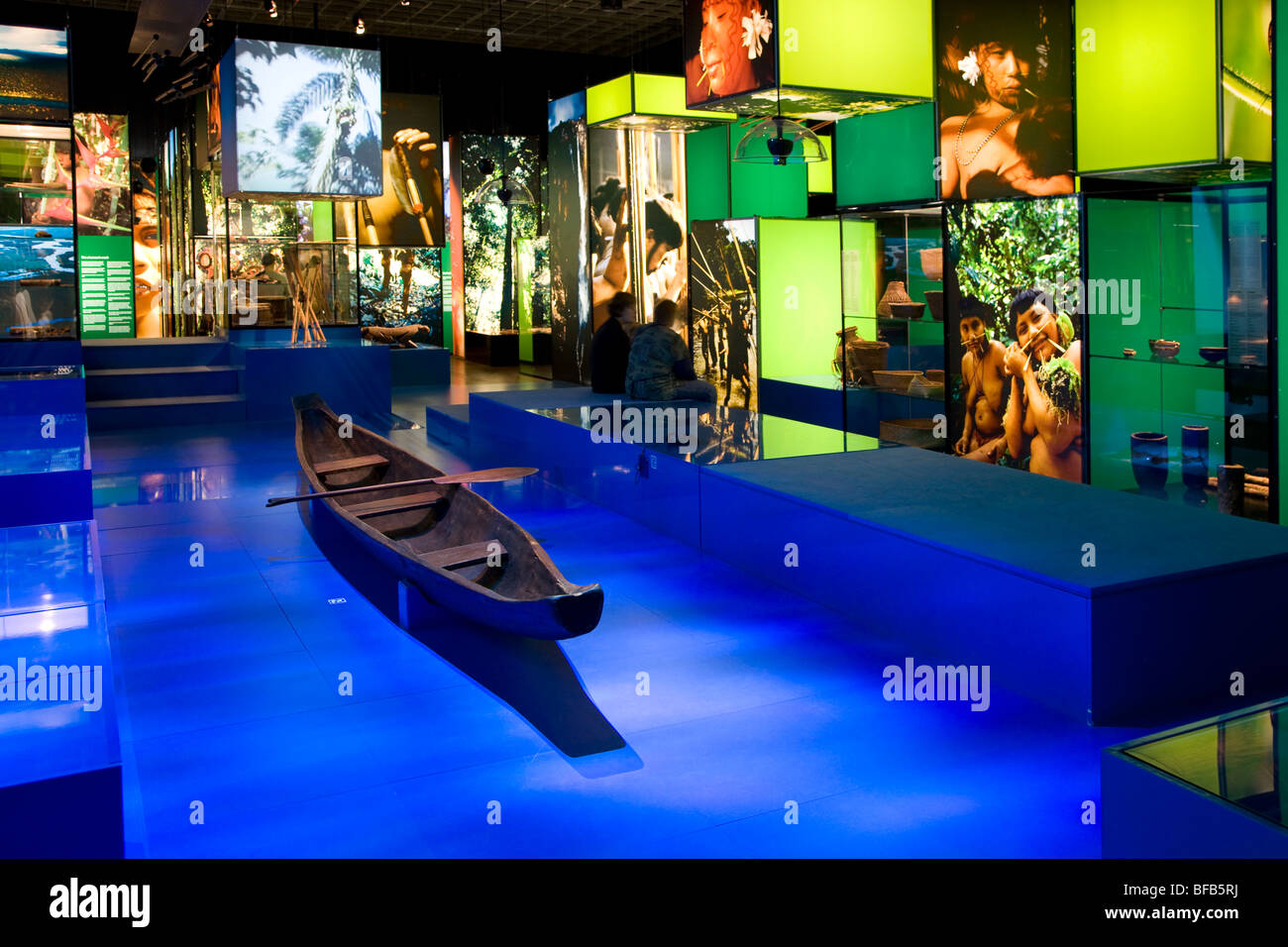 Exposición sobre los indios de la selva en el Museo Nacional de Dinamarca en Copenhague Foto de stock