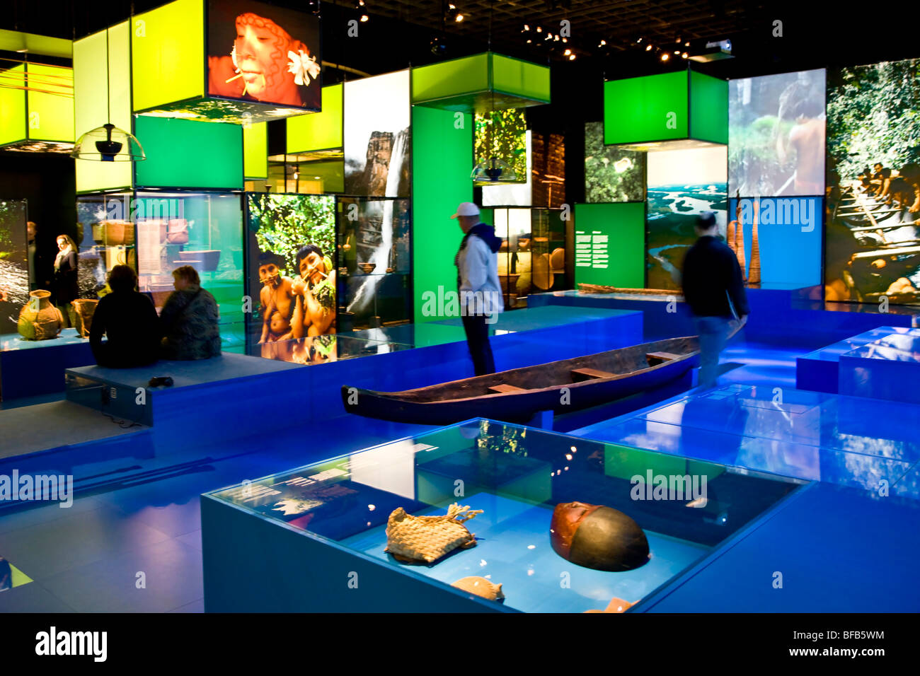 Exposición sobre los indios de la selva en el Museo Nacional de Dinamarca en Copenhague Foto de stock