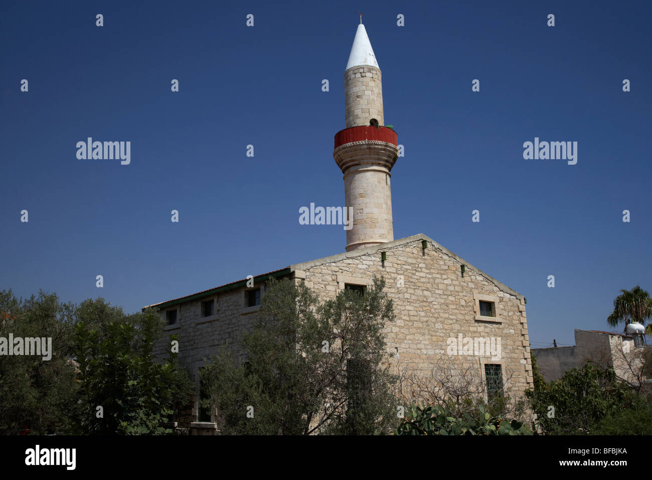 La mezquita de dere koprulr haci Ibrahim cami Limassol lemesos República de Chipre europa Foto de stock