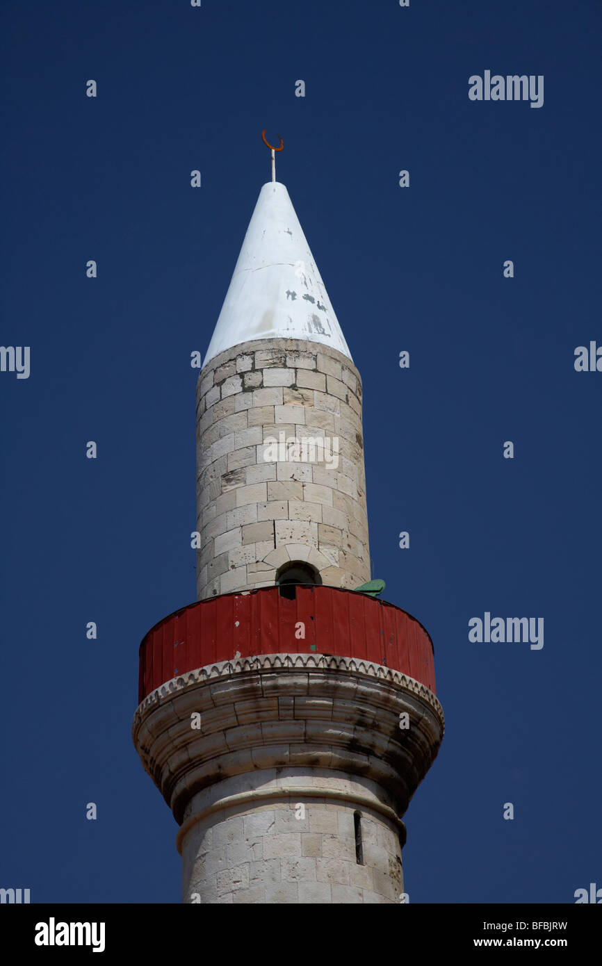 Minarete de la mezquita de dere koprulr haci Ibrahim cami Limassol lemesos República de Chipre europa Foto de stock