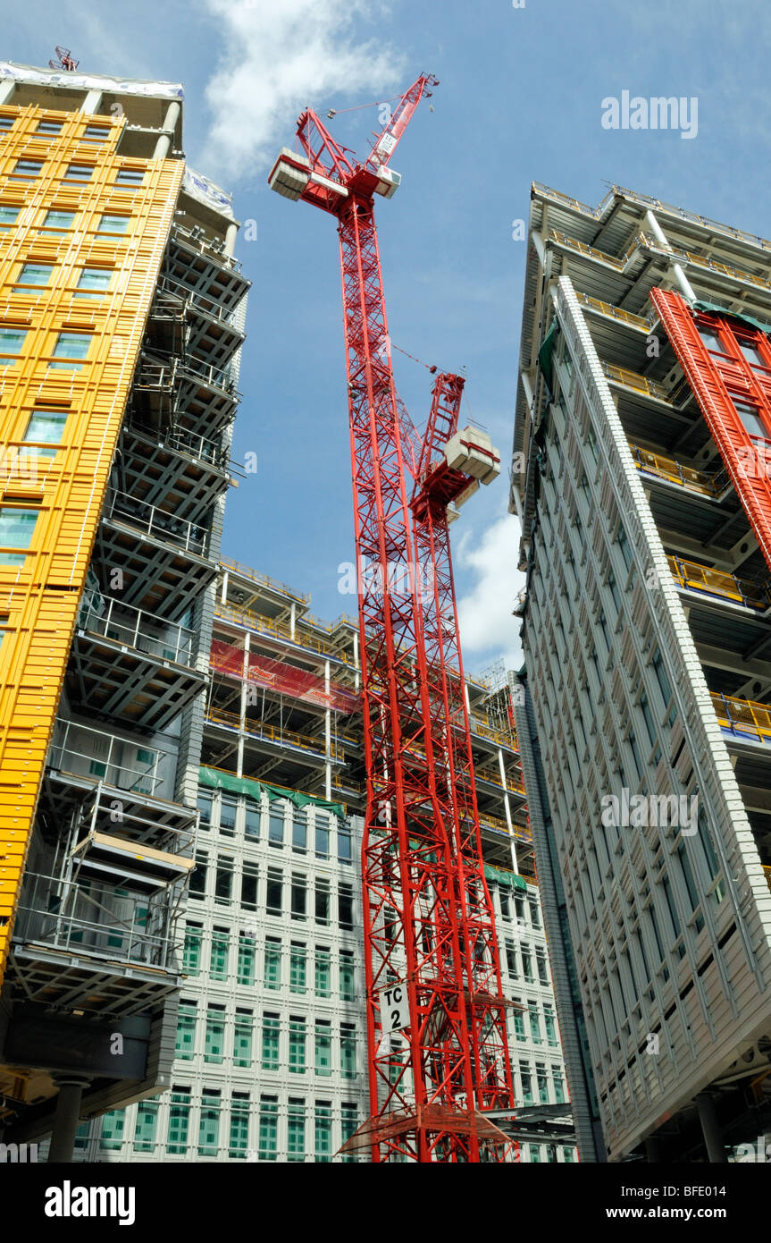 Central Saint Giles desarrollo, construcción sitio con grúa, Londres, Inglaterra Foto de stock
